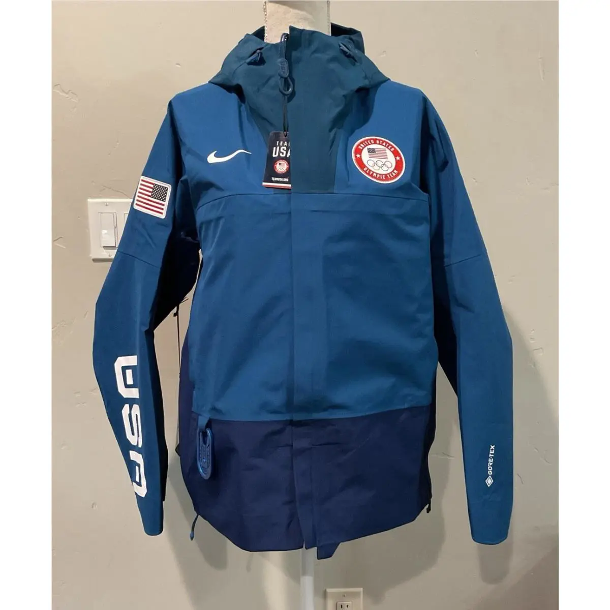 Nike clothing - Nike USA Olimpic Gore- Tex Jacket - Blue (UPC: 0195243915317) 2