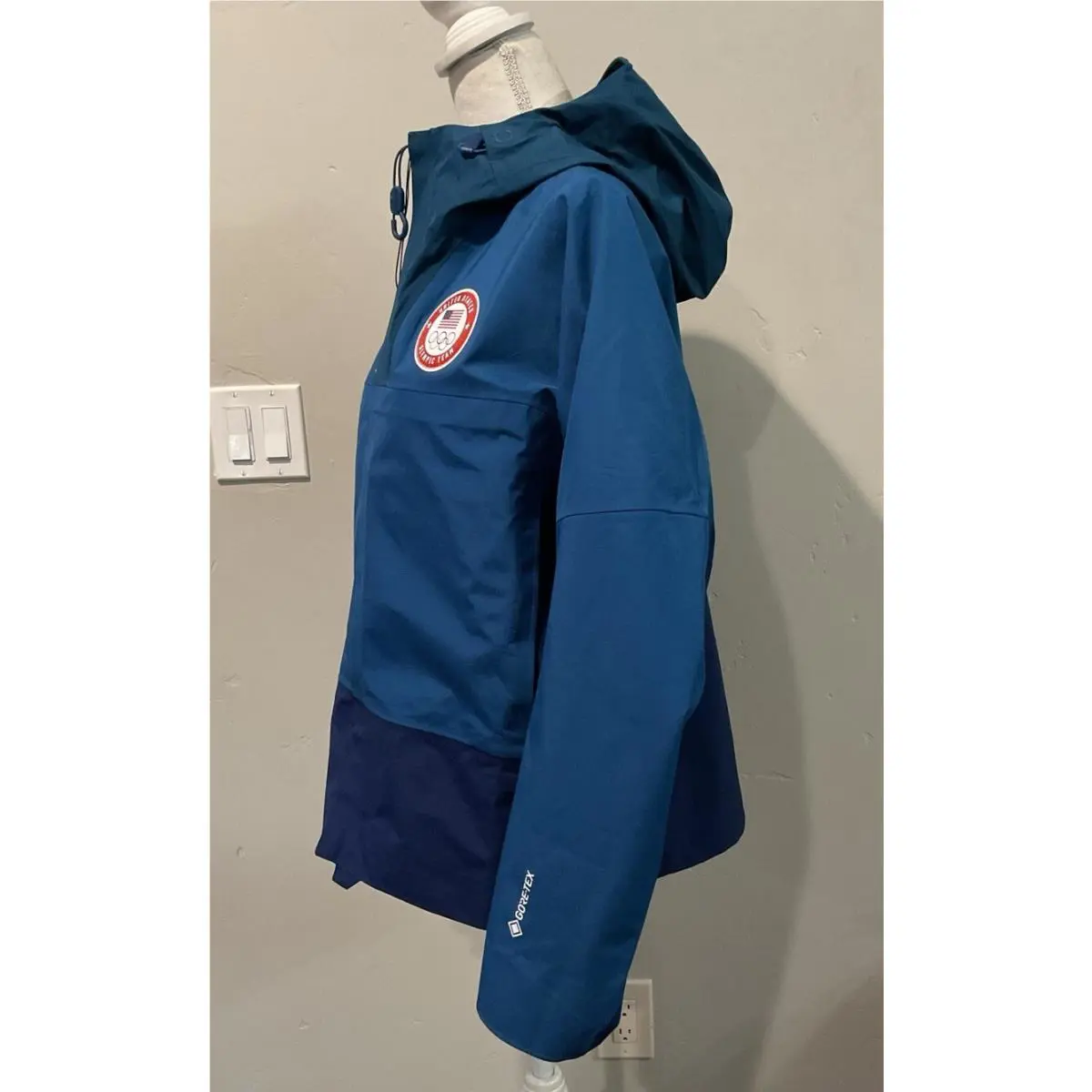 Nike clothing - Nike USA Olimpic Gore- Tex Jacket - Blue (UPC: 0195243915317) 3