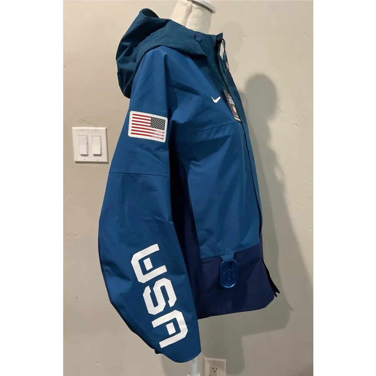 Nike clothing - Nike USA Olimpic Gore- Tex Jacket - Blue (UPC: 0195243915317) 5