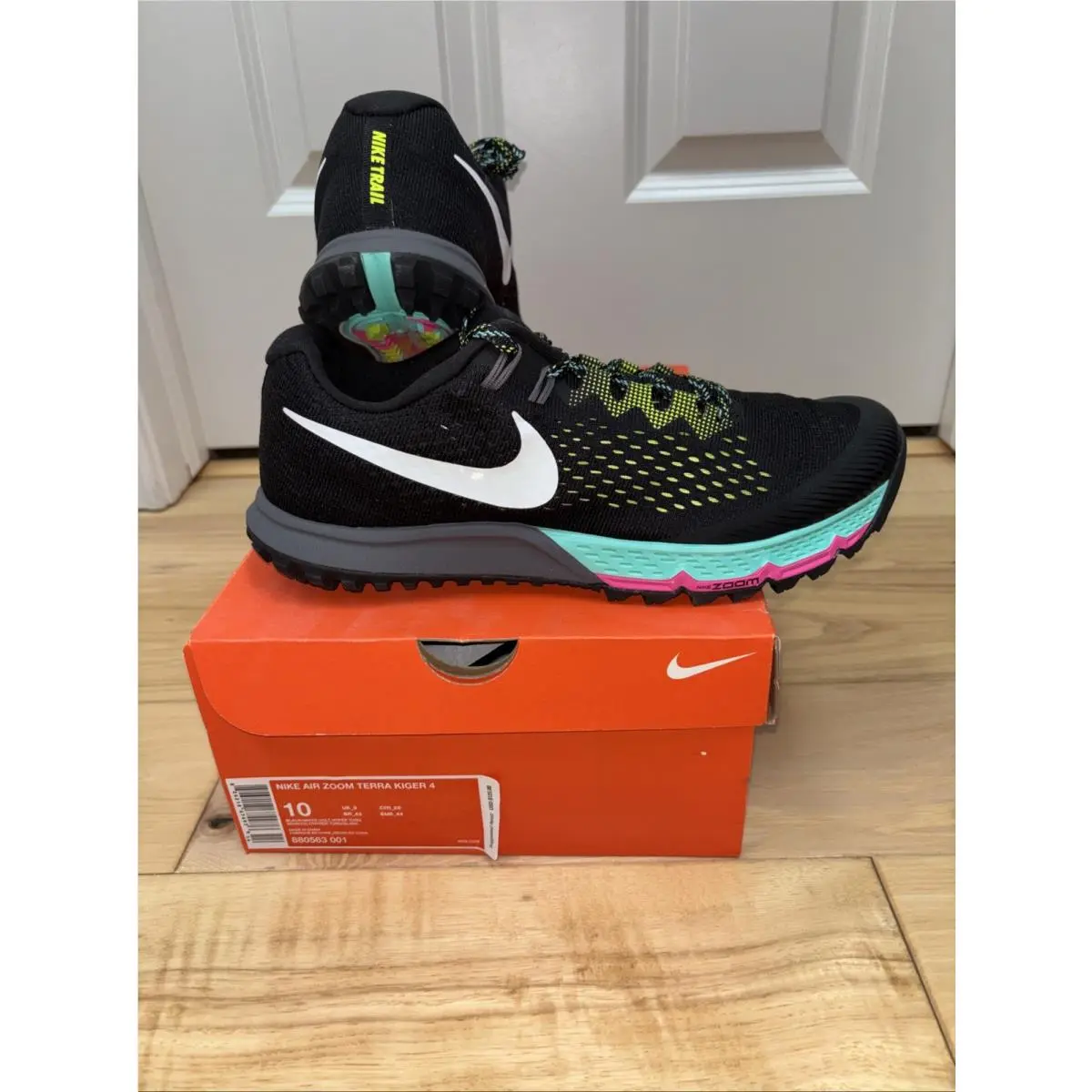Men`s Nike Air Zoom Terra Kiger 4 US 10 880563-001 Black/white-volt