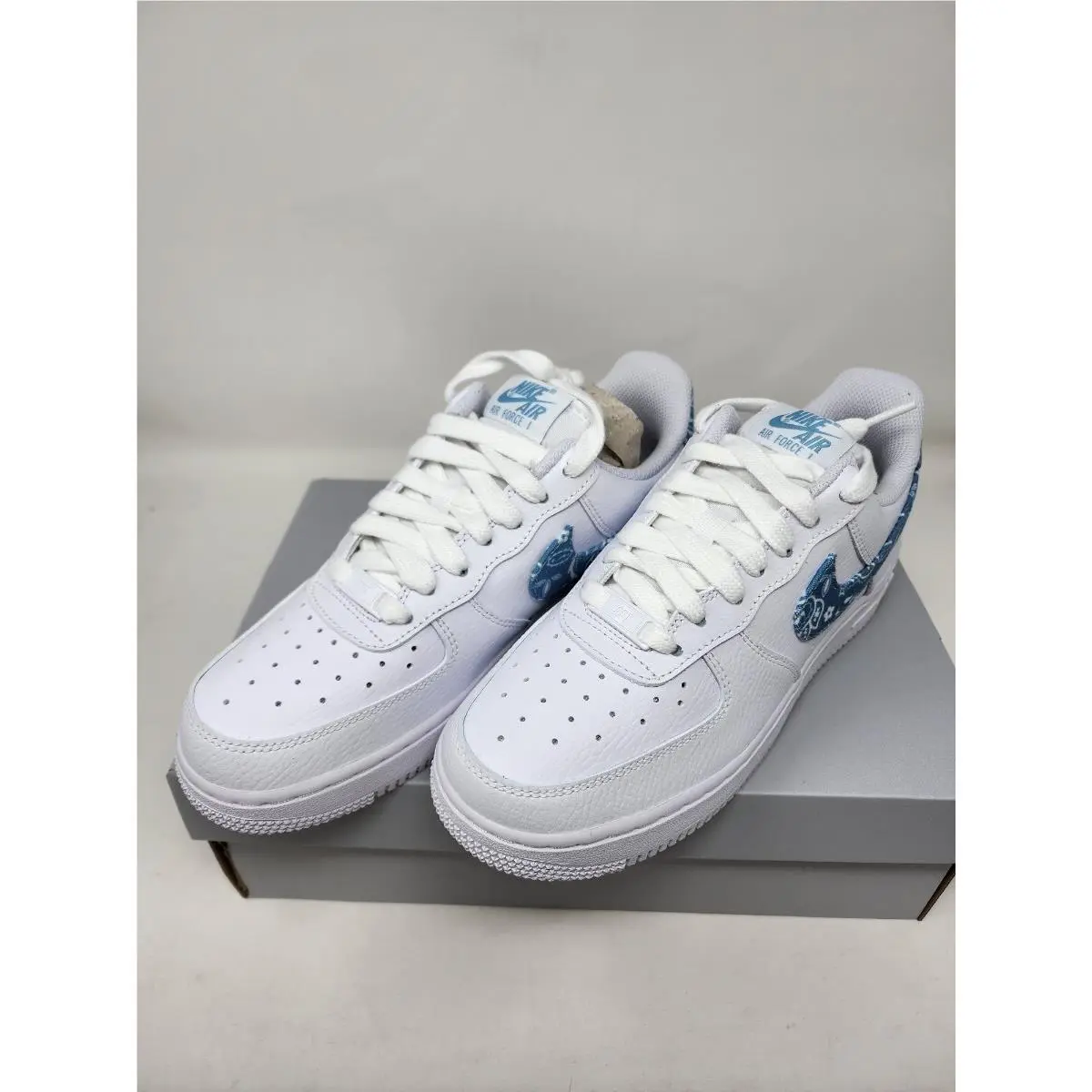 Nike Women`s Air Force 1 Low `07 White Worn Blue Paisley Size7 DH4406-100A