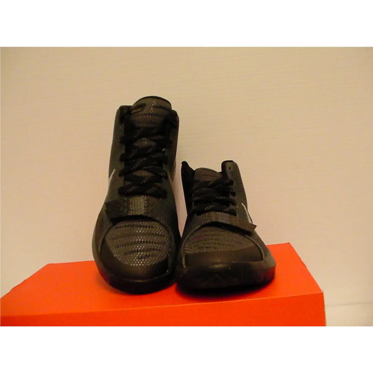 Nike shoes - Black (UPC: 091209168042) 0