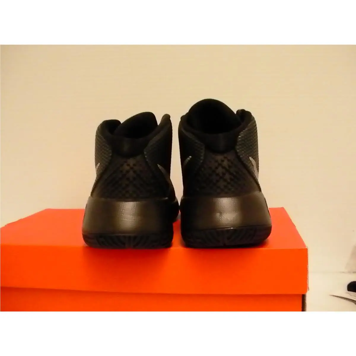 Nike shoes - Black (UPC: 091209168042) 2