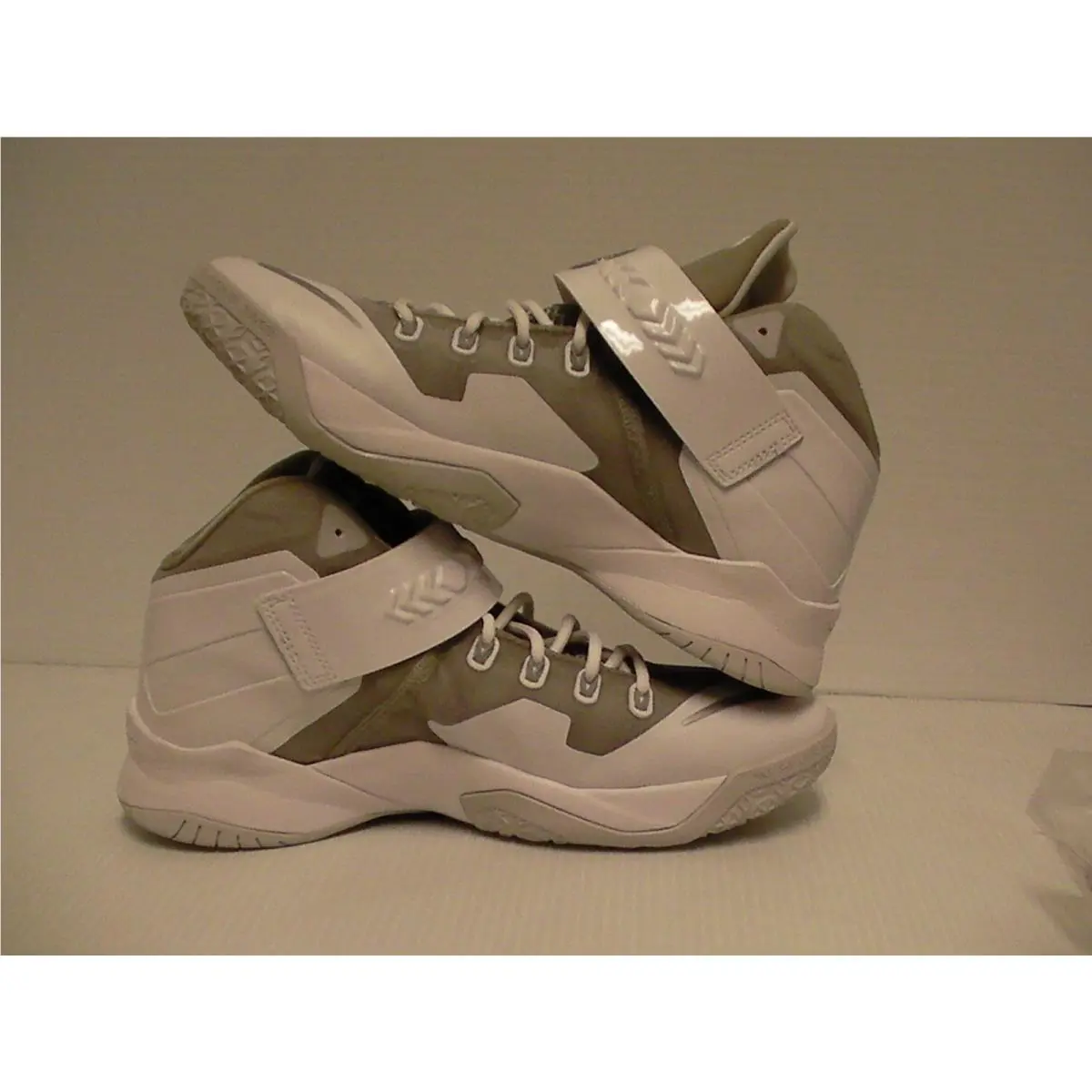 Nike shoes - Multicolor (UPC: 883412556446) 2