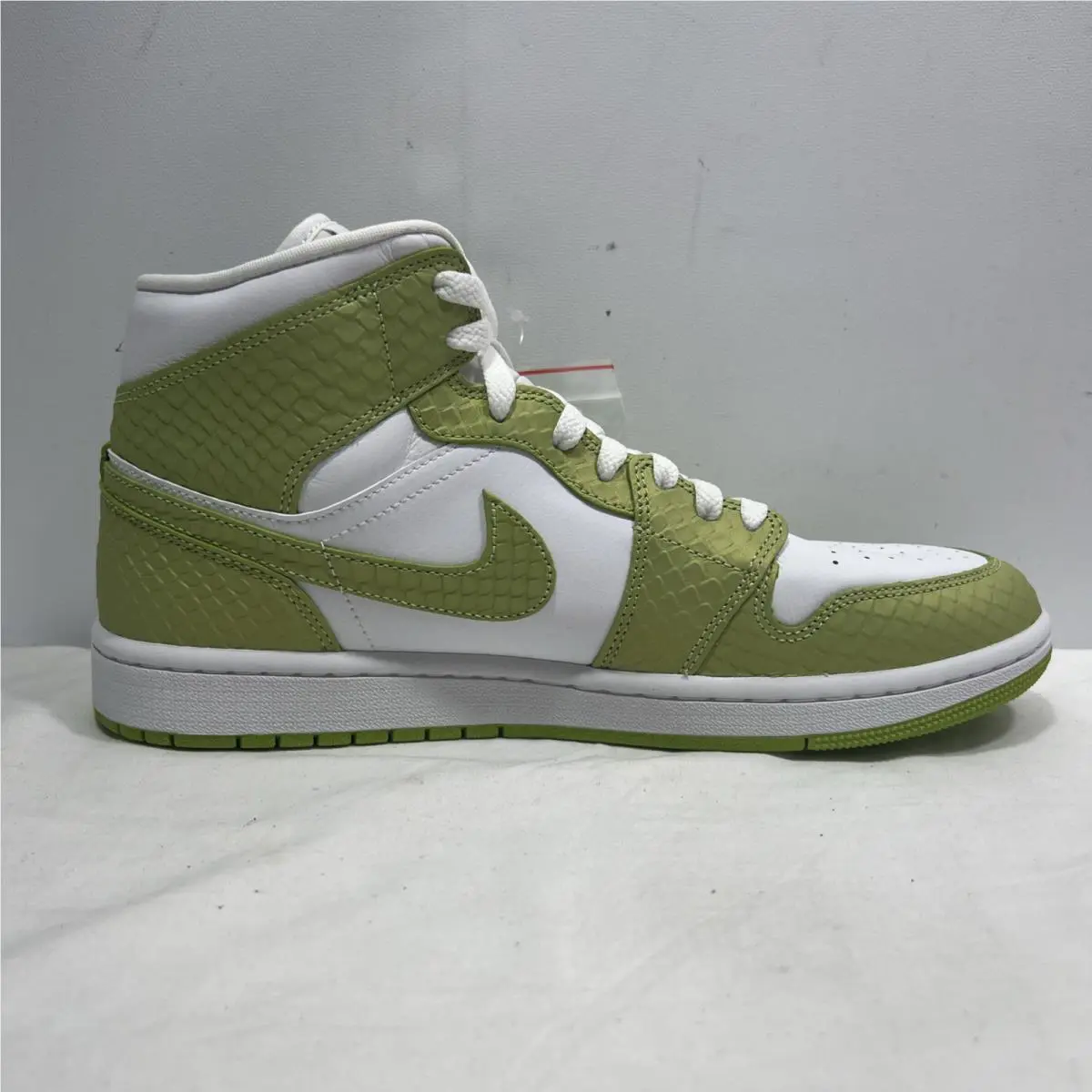 Nike shoes - Wmns Air Jordan 1 Mid Se - Dv2959113 - White 3