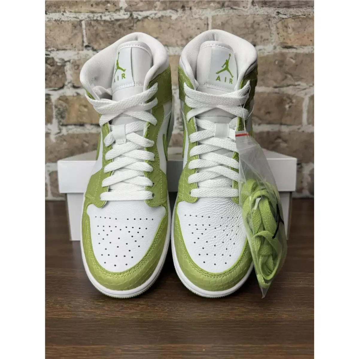 Nike shoes - Wmns Air Jordan 1 Mid Se - Dv2959113 - White 0