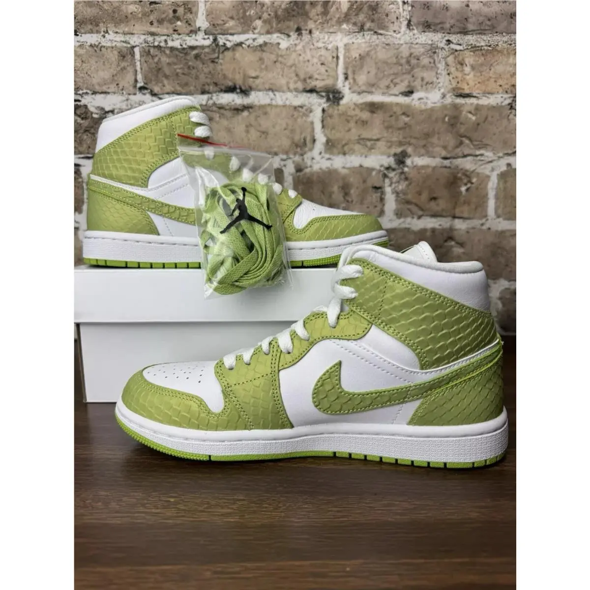 Nike shoes - Wmns Air Jordan 1 Mid Se - Dv2959113 - White 1