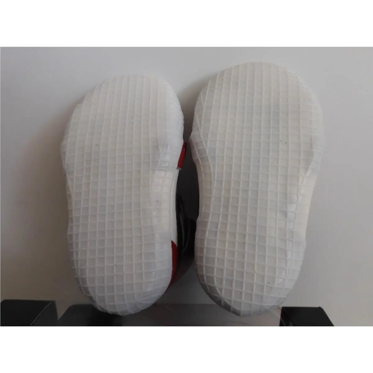Nike shoes - Jordan 1 - Red (UPC: 196152182562) 5