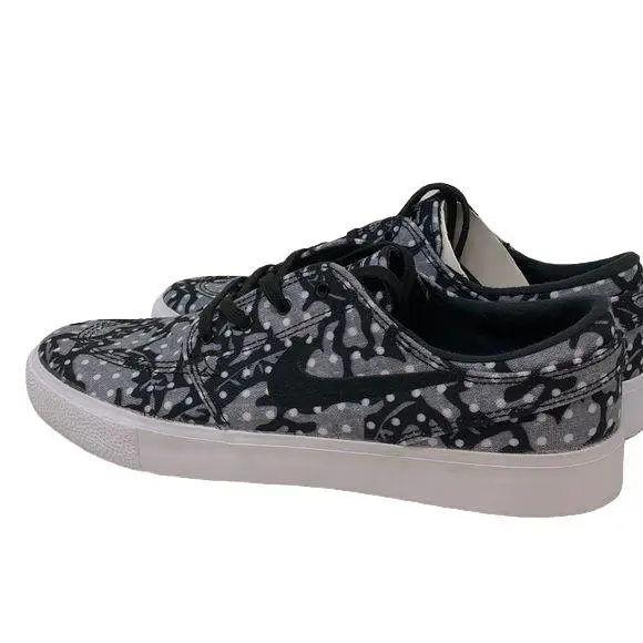 Nike shoes - Black/White/Grey (UPC: 192501970200) 0