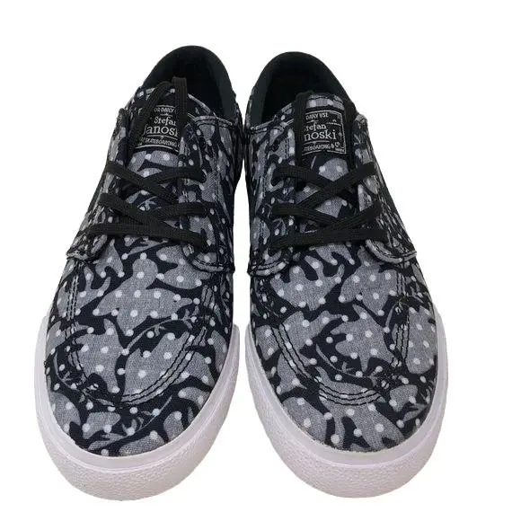 Nike shoes - Black/White/Grey (UPC: 192501970200) 1