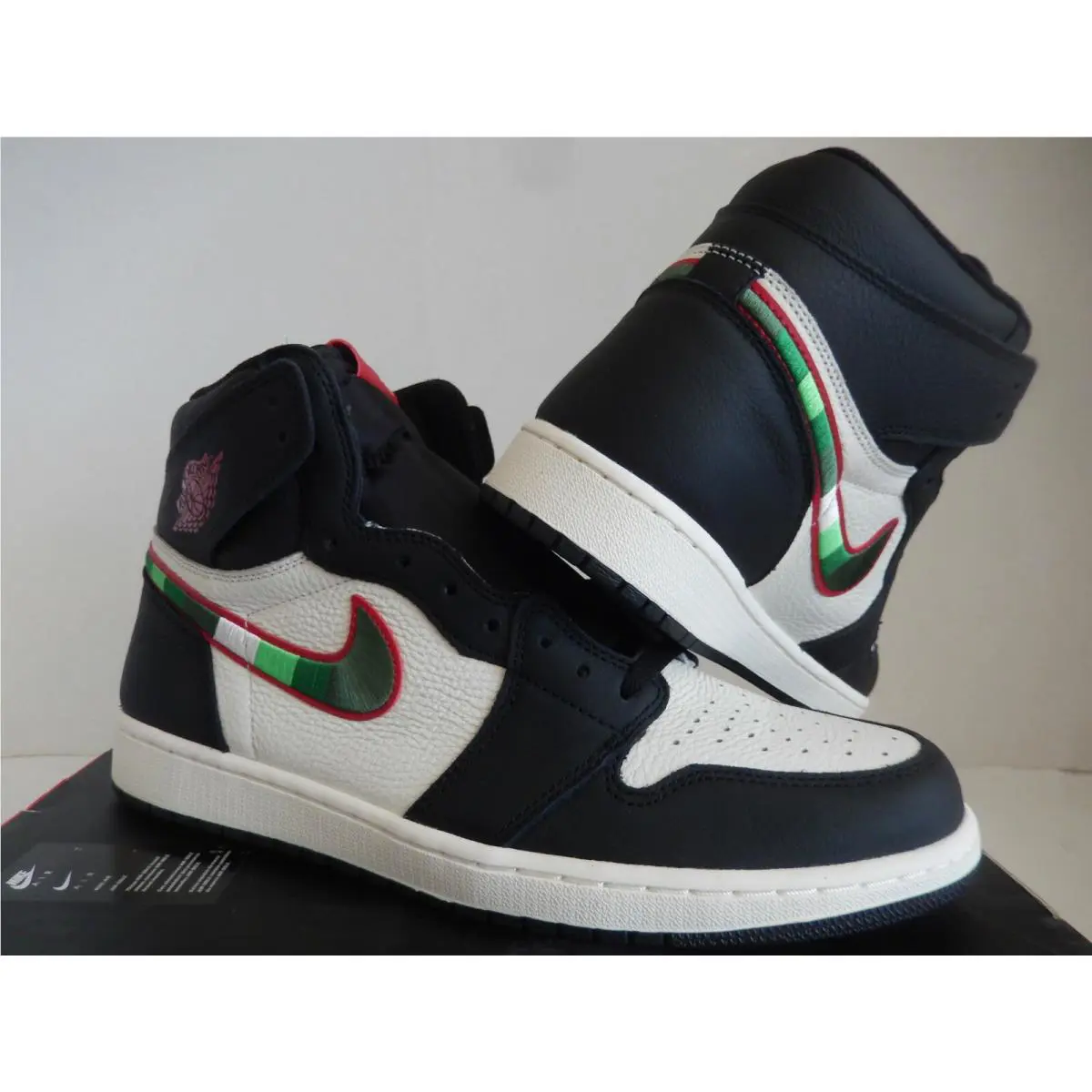 Nike shoes - Jordan 1 - 555088-015 - Sail/Black-Green 0