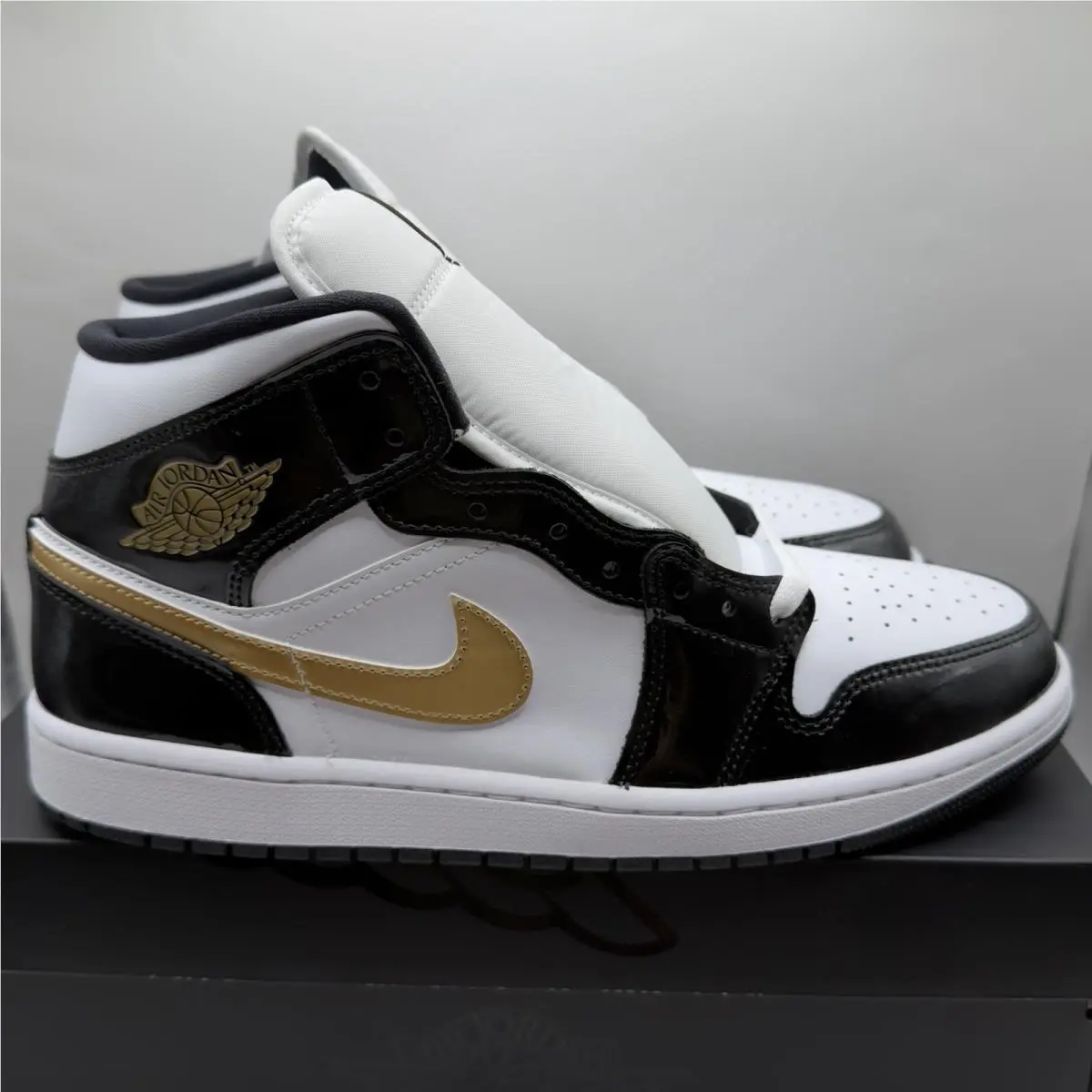 Nike shoes - Air Jordan 1 - Air - 852542-007 - Black (UPC: 0192500794340) 1