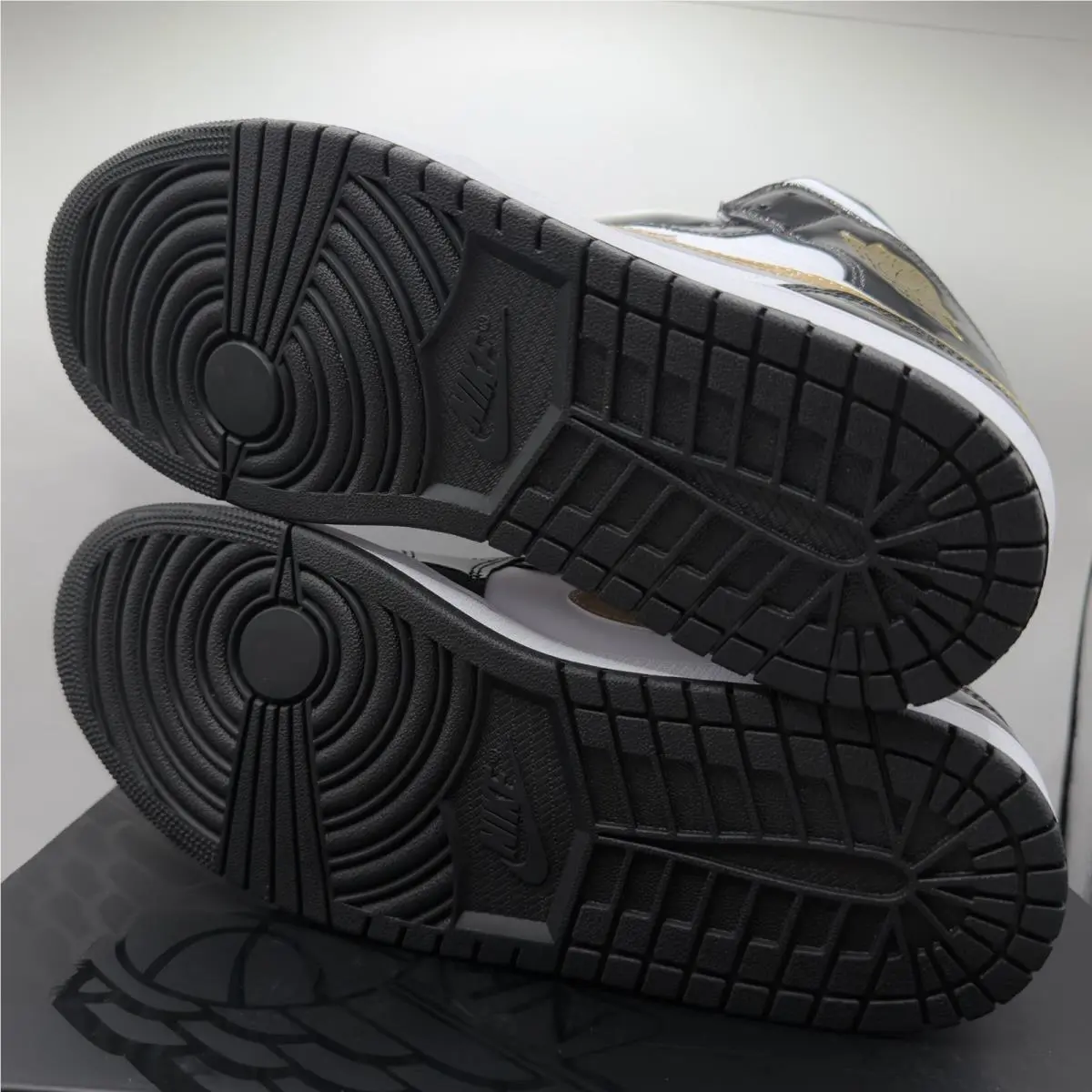 Nike shoes - Air Jordan 1 - Air - 852542-007 - Black (UPC: 0192500794340) 5