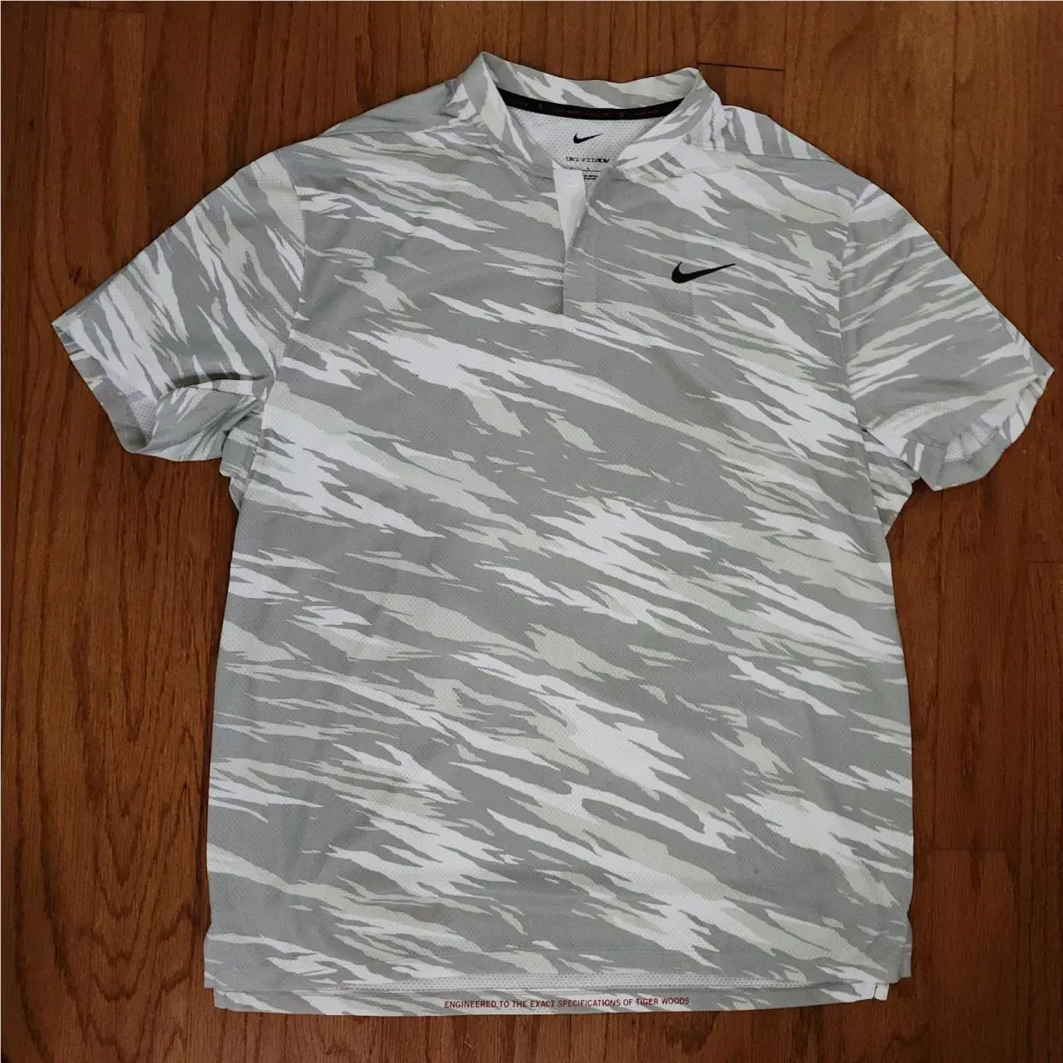 Nike clothing - Tiger Woods ADV Chevron Print Windrunner - Photon Dust White Black 0