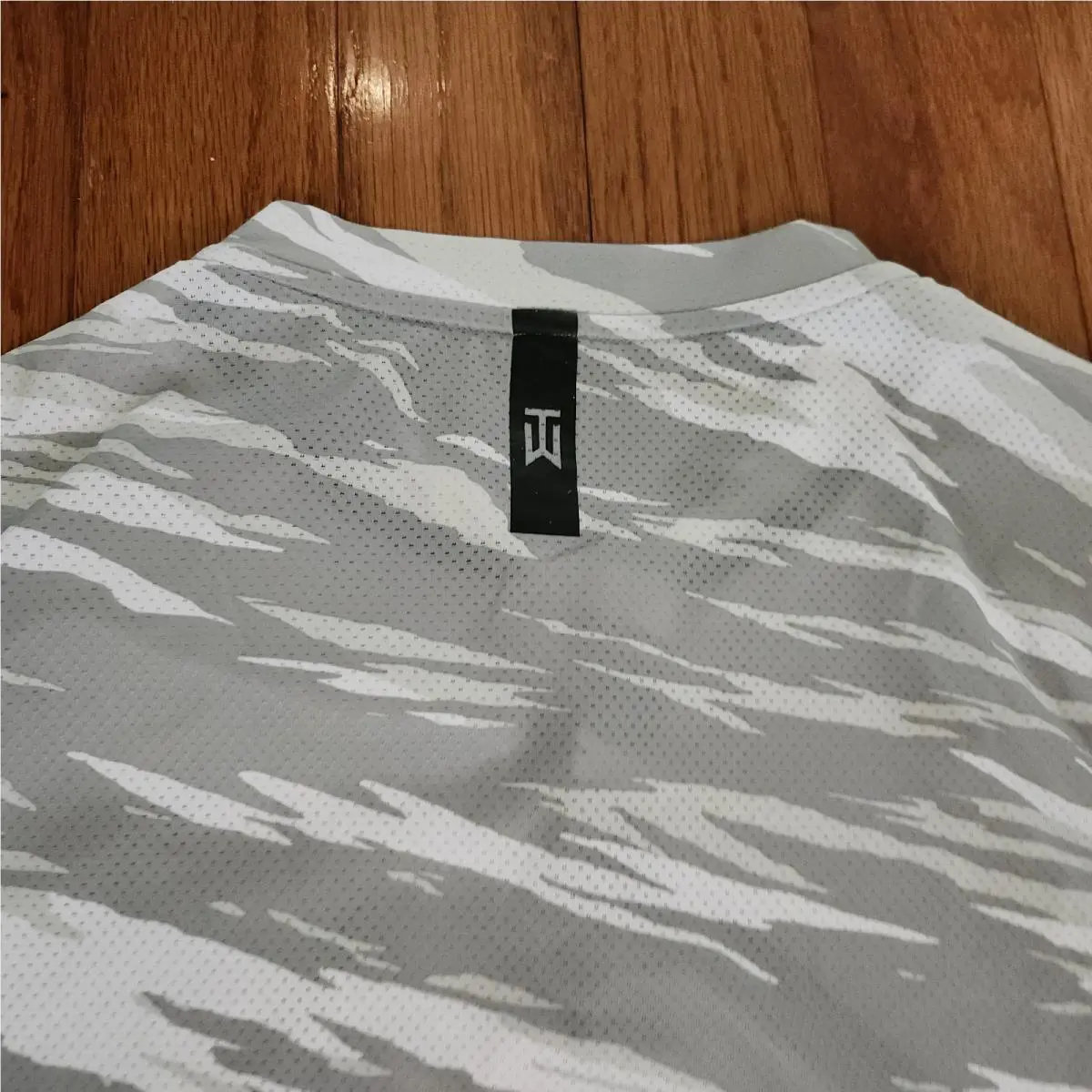 Nike clothing - Tiger Woods ADV Chevron Print Windrunner - Photon Dust White Black 5