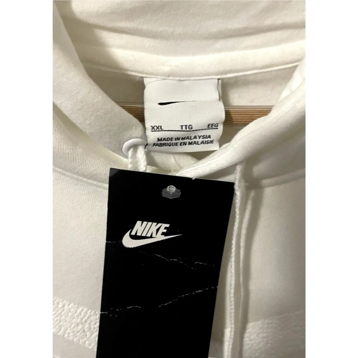 Nike clothing - White (UPC: 0197594252424) 4