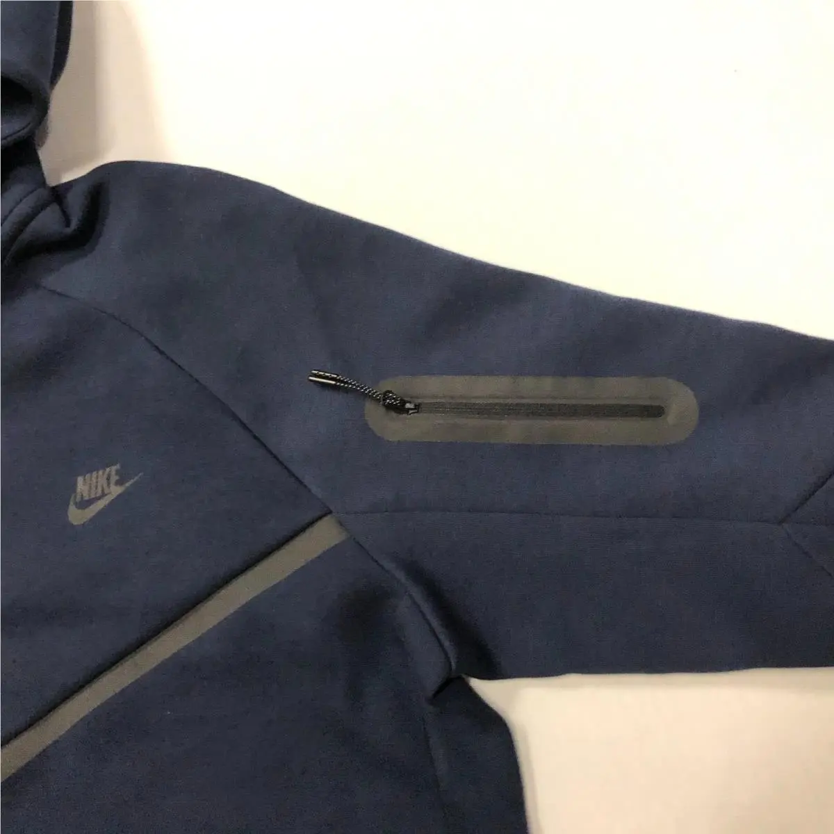 Nike clothing - Blue (UPC: 197602885057) 1