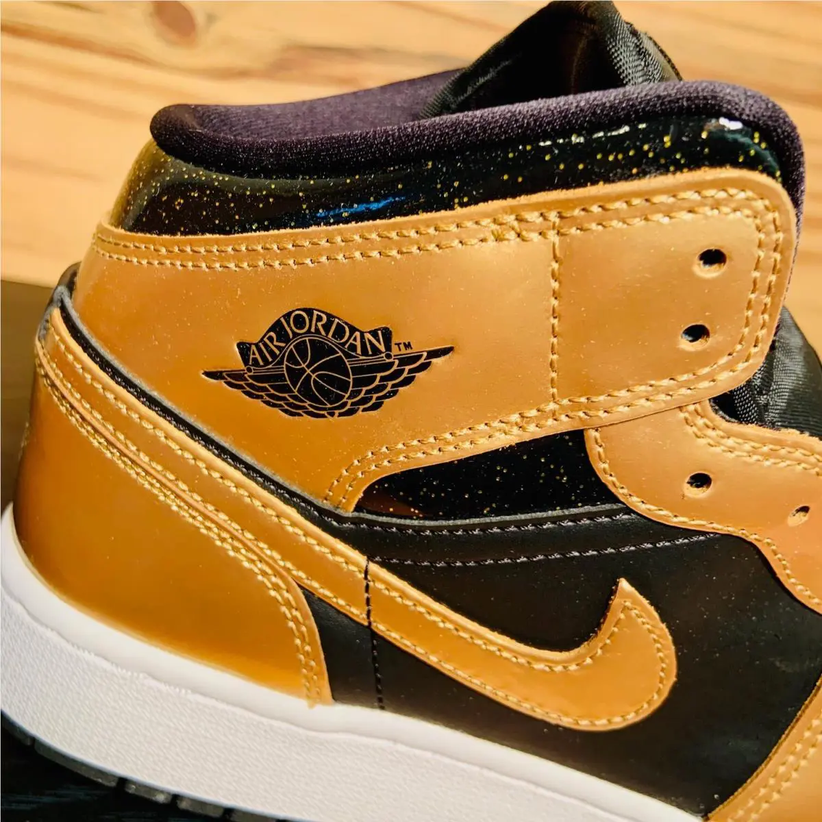 Nike shoes - Nike Air Jordan 1 - Air - Gold 1