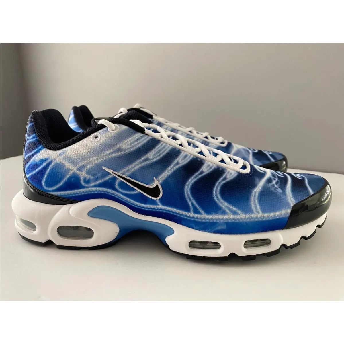 Men`s Size 10.5 Nike Air Max Plus OG Black White Blue Retro Sneakers DZ3531-400