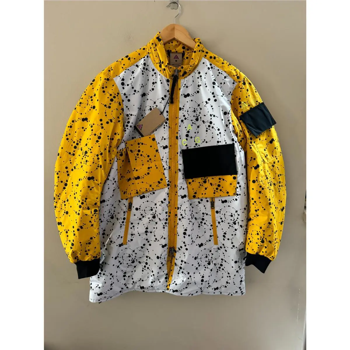 Nike clothing - Nike ACG Insulated Jacket - ACG Insulated Jacket - White/Yellow-Black (UPC: 884776903464) 15