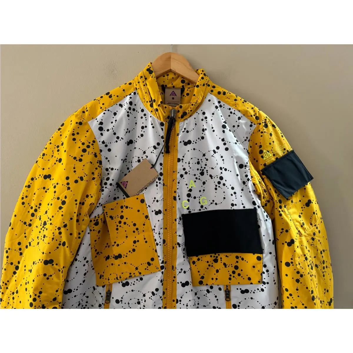 Nike clothing - Nike ACG Insulated Jacket - ACG Insulated Jacket - White/Yellow-Black (UPC: 884776903464) 0