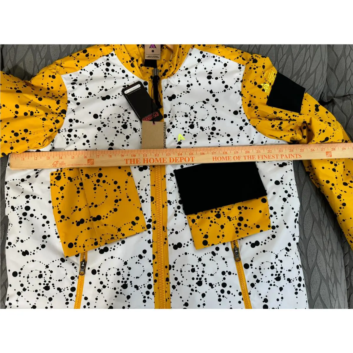 Nike clothing - Nike ACG Insulated Jacket - ACG Insulated Jacket - White/Yellow-Black (UPC: 884776903464) 7