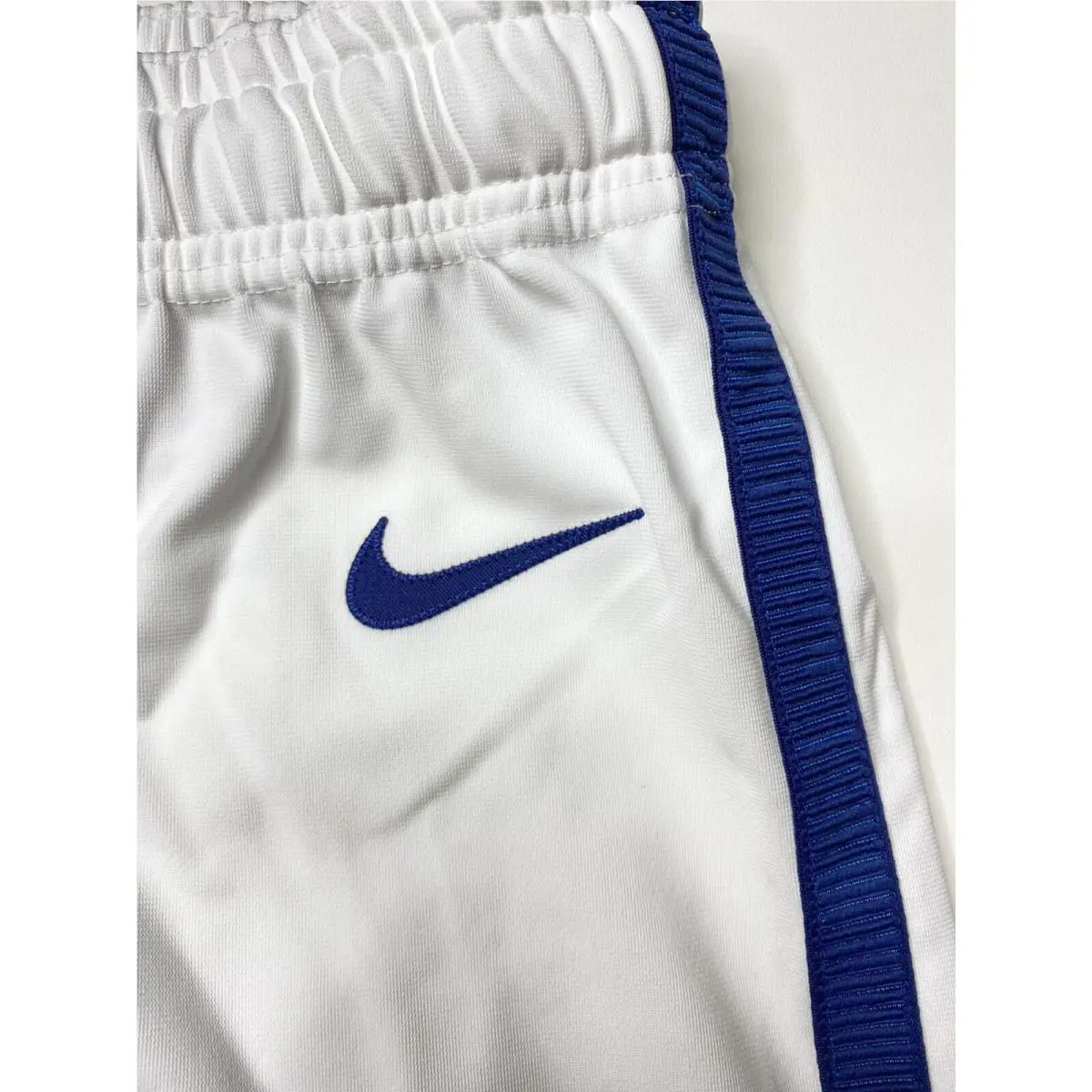 Nike clothing - Nike CT6627-100 - White (UPC: 194493322296) 3