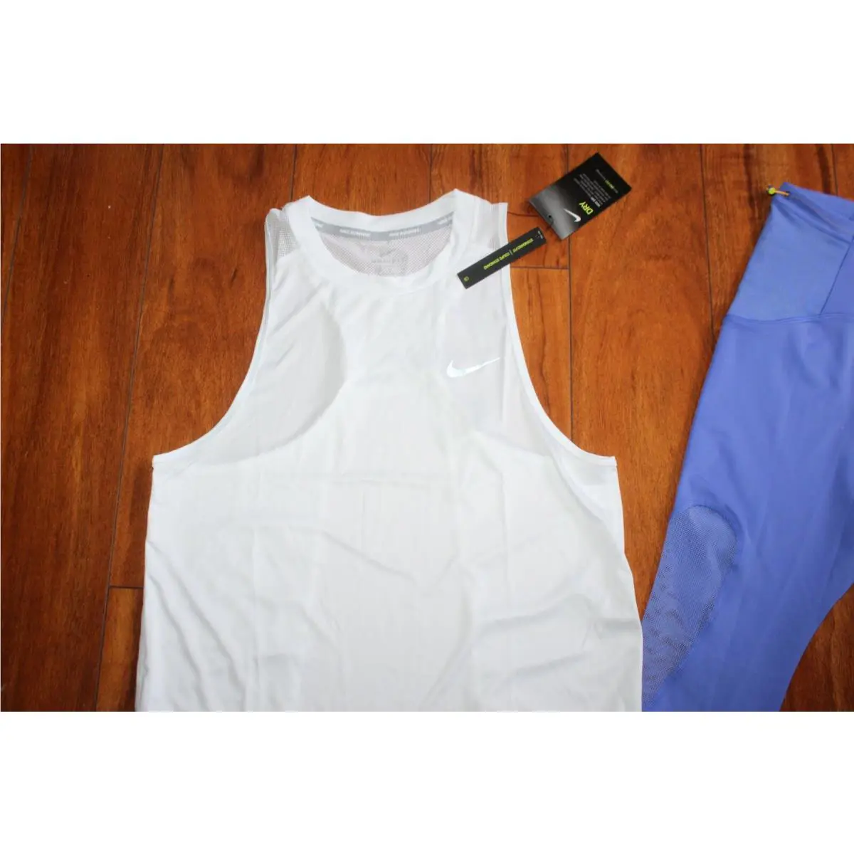 Nike clothing - PURPLE (UPC: 194957364220) 0