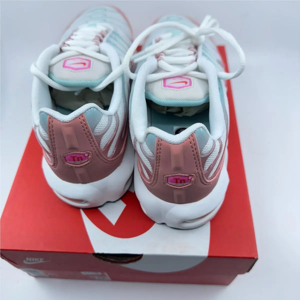 Nike shoes - White 2