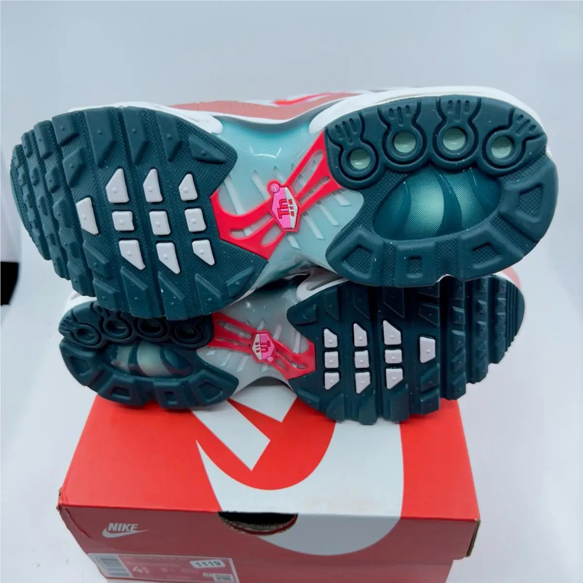 Nike shoes - White 3