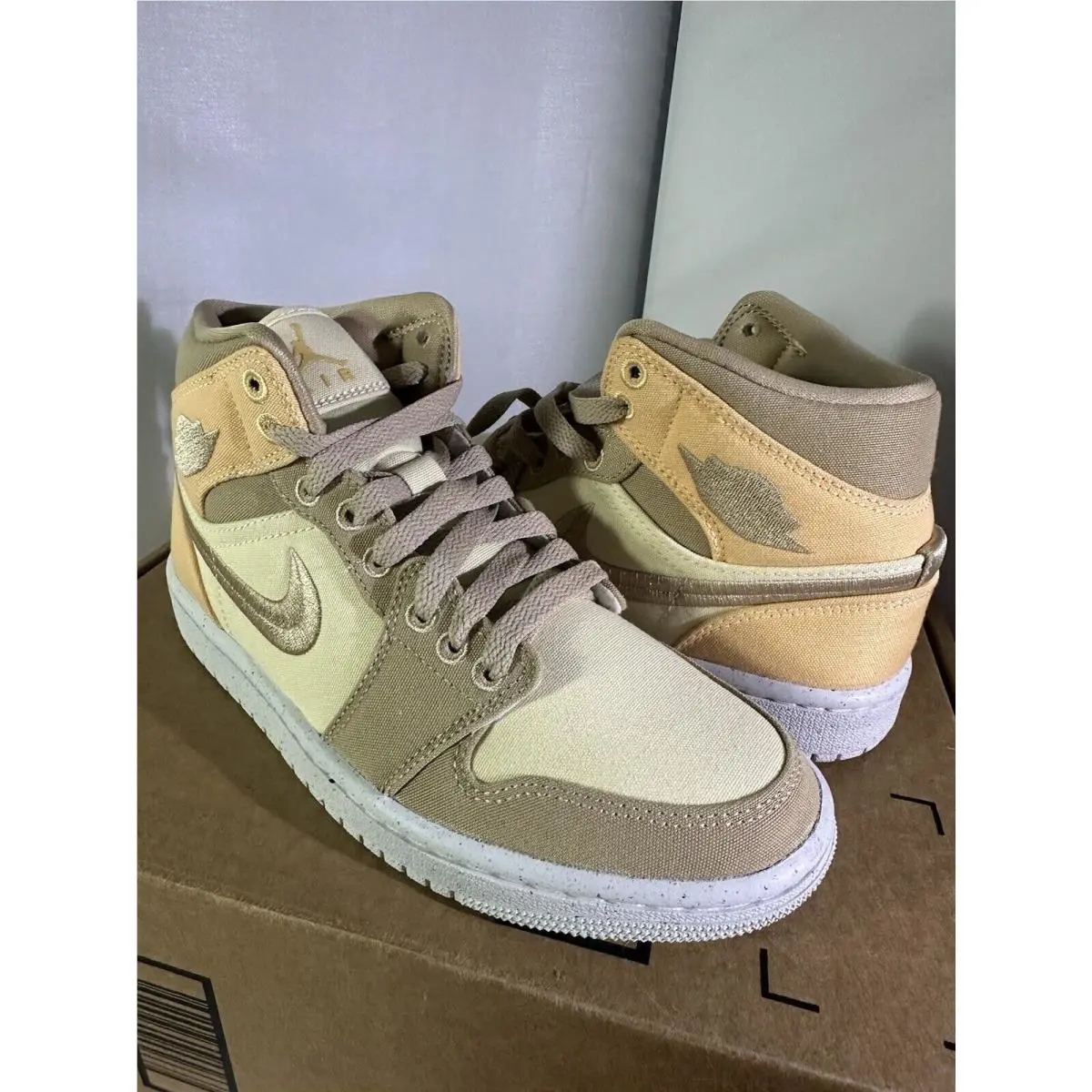 Nike shoes  - Gold 0
