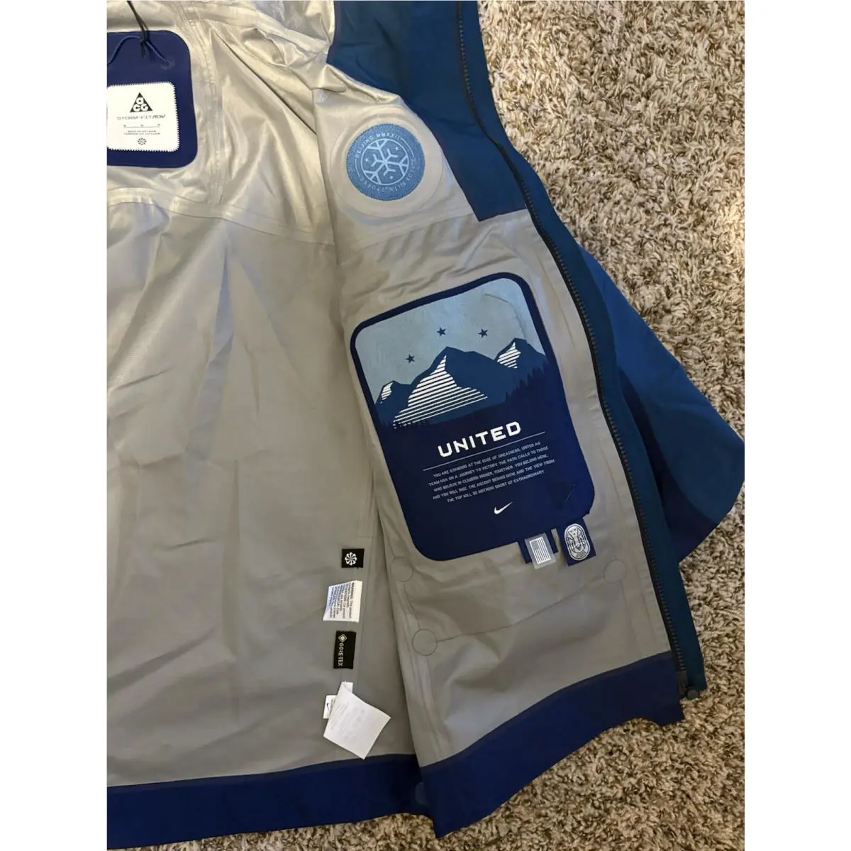 Nike clothing - Blue (UPC: 195243915300) 11