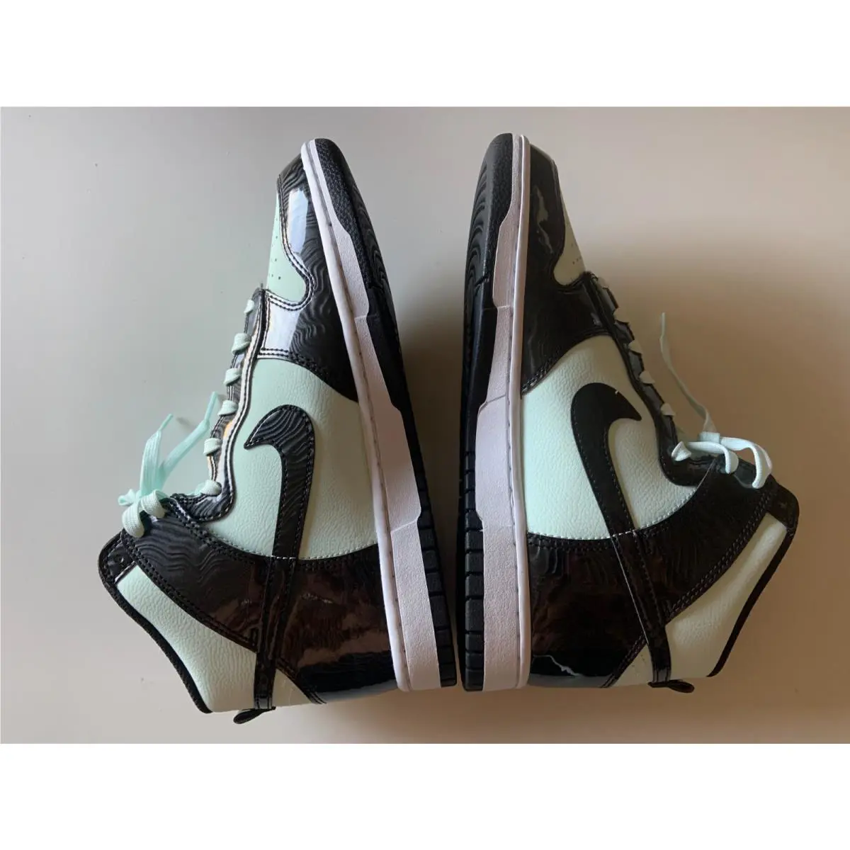 Nike shoes - BARLEY GREEN/BLACK (UPC: 194502495140) 2