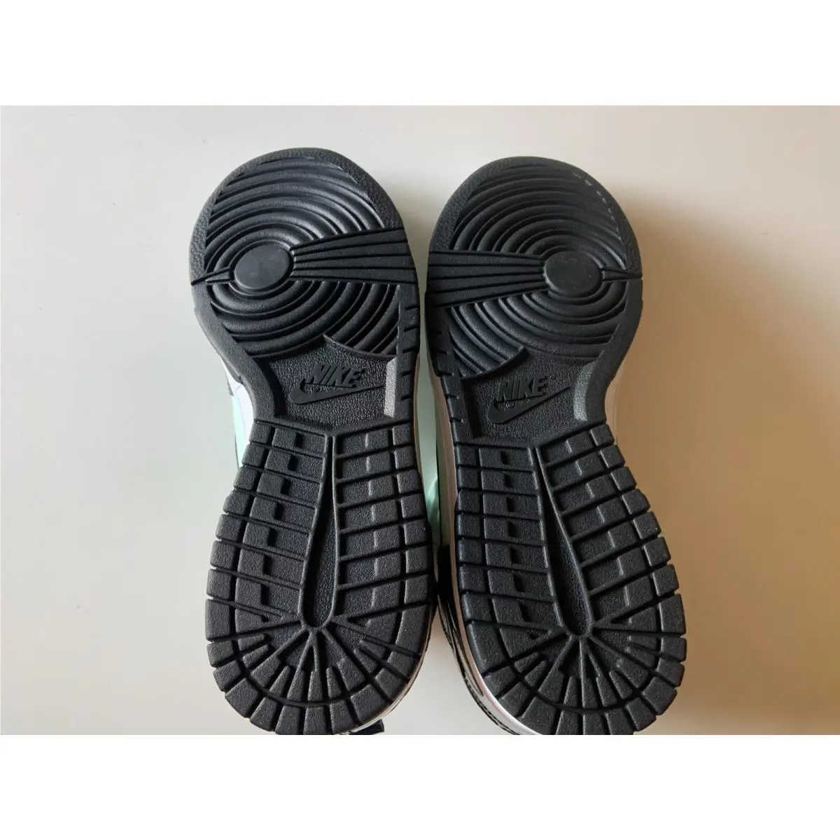 Nike shoes - BARLEY GREEN/BLACK (UPC: 194502495140) 4