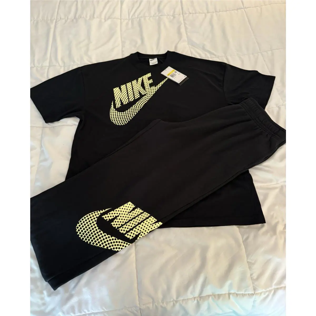 Nike Fleece Sweatpants/nike Sportswear Graphic Women Lifestyle T-shirt Black