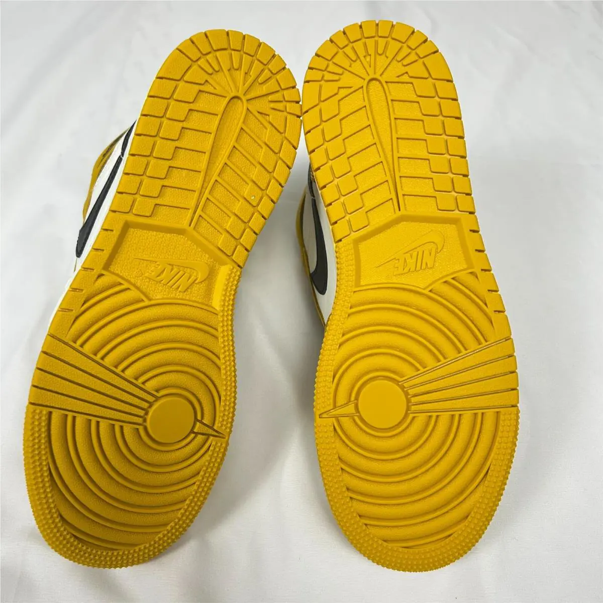 Nike shoes - Air Jordan 1 - Air - Yellow (UPC: 196149226576) 5