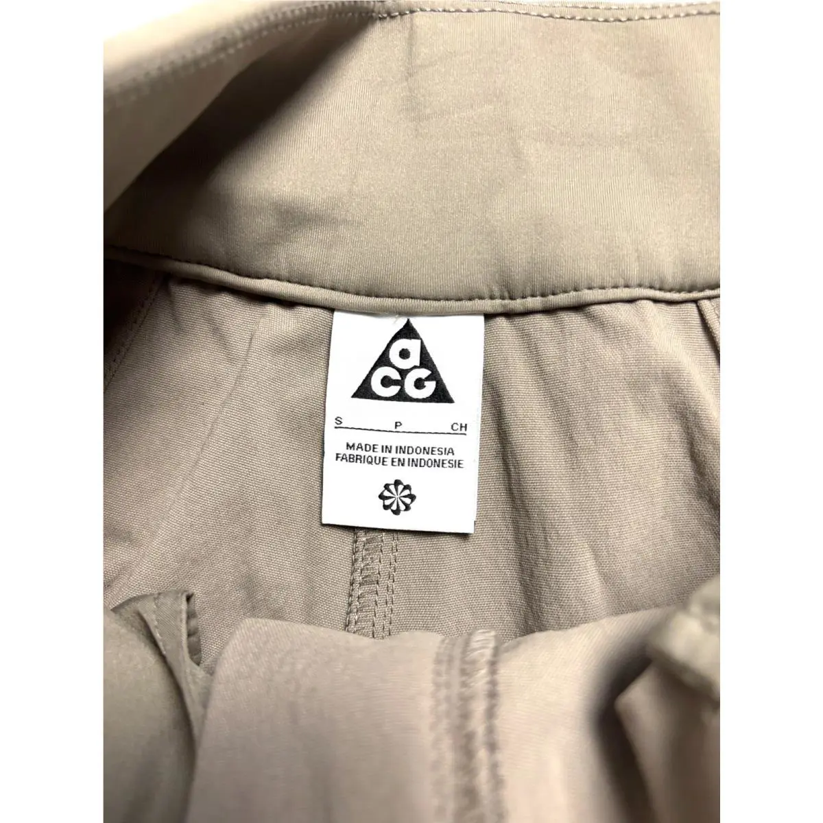 Nike clothing - Beige (UPC: 196151277849) 4