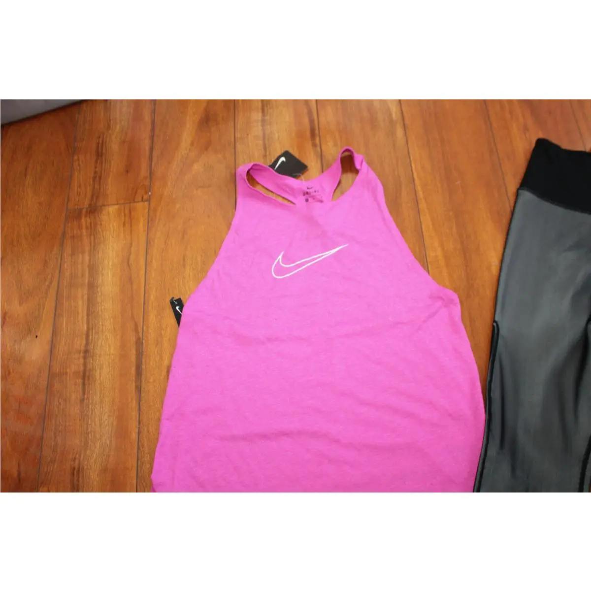 Nike clothing - BLACK (UPC: 193658855693) 0