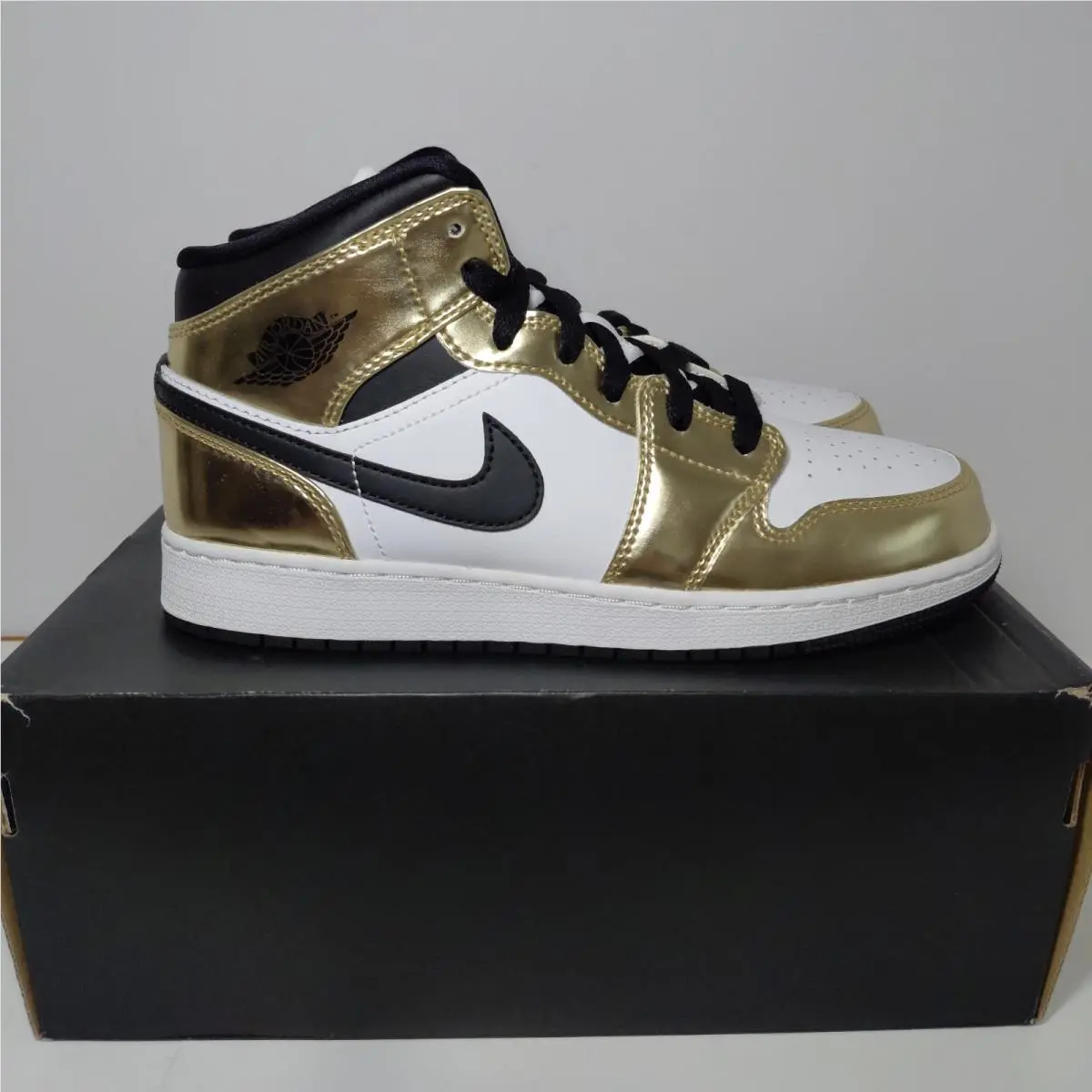 Nike shoes - Jordan 1 Mid - Mid - DC1420-700 - Metallic Gold/Black-White, Manufacturer: Metallic Gold/Black-White 3