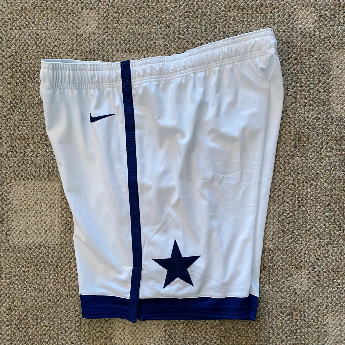 Nike clothing - Nike CT6627-100 - White (UPC: 194493322302) 2