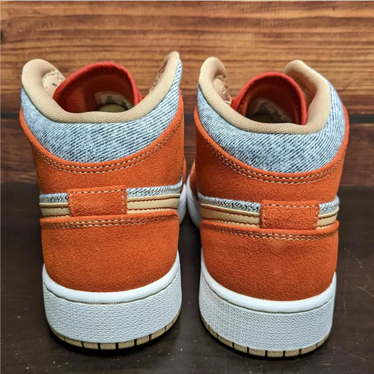 Nike shoes - Air Jordan 1 Mid SE GS - DM4384-600 - Red, Manufacturer: Cinnabar/Hemp-White (UPC: 195238795481) 3