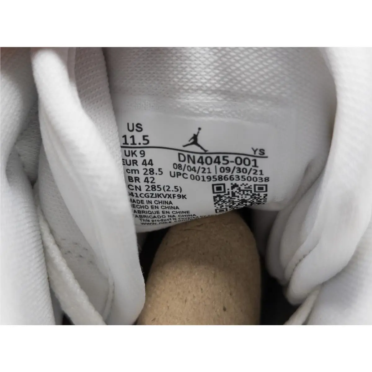 Nike shoes - Air Jordan 1 Mid SE - DN4045-001 - Gray (UPC: 195866350021) 9