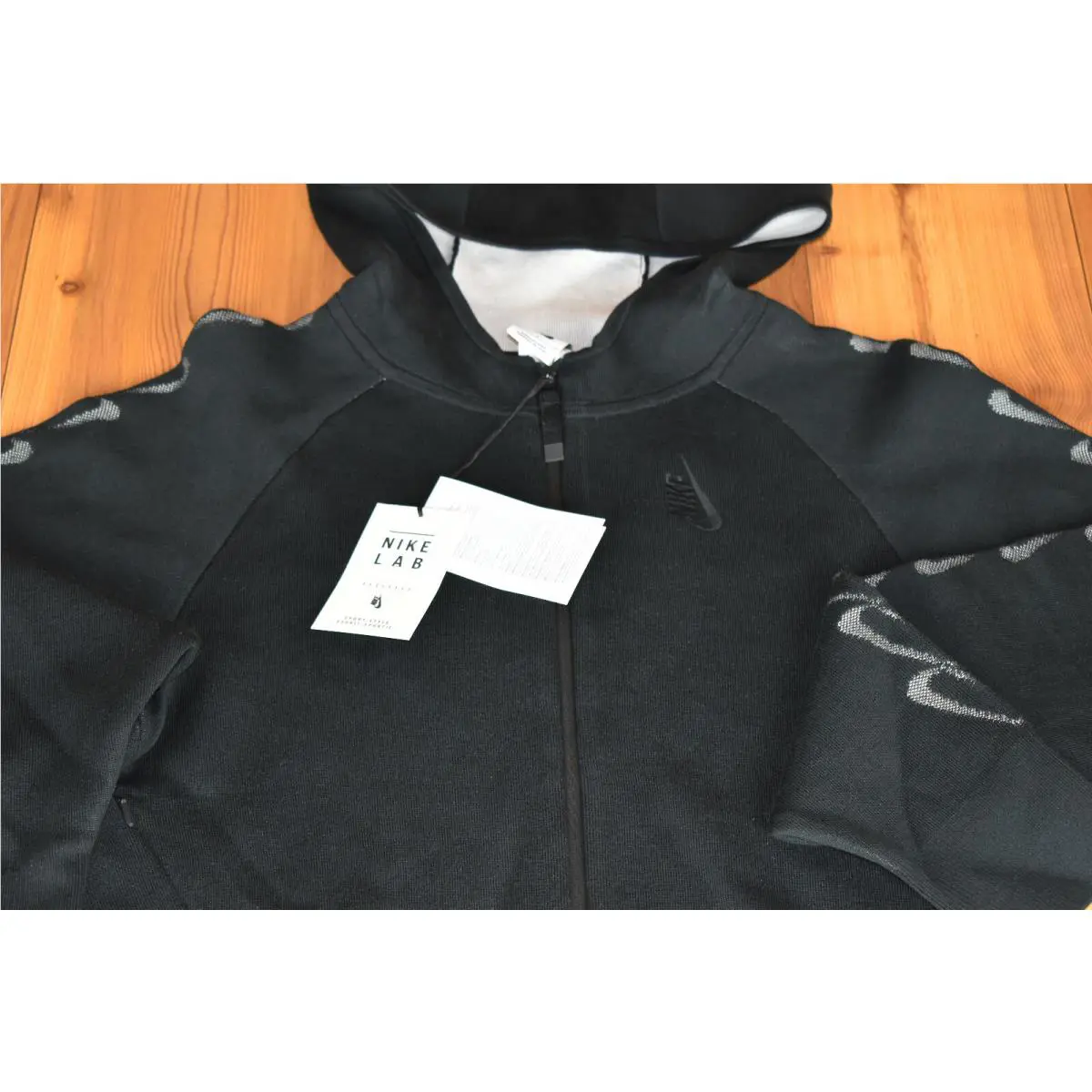 Nike clothing - BLACK (UPC: 887232605841) 0