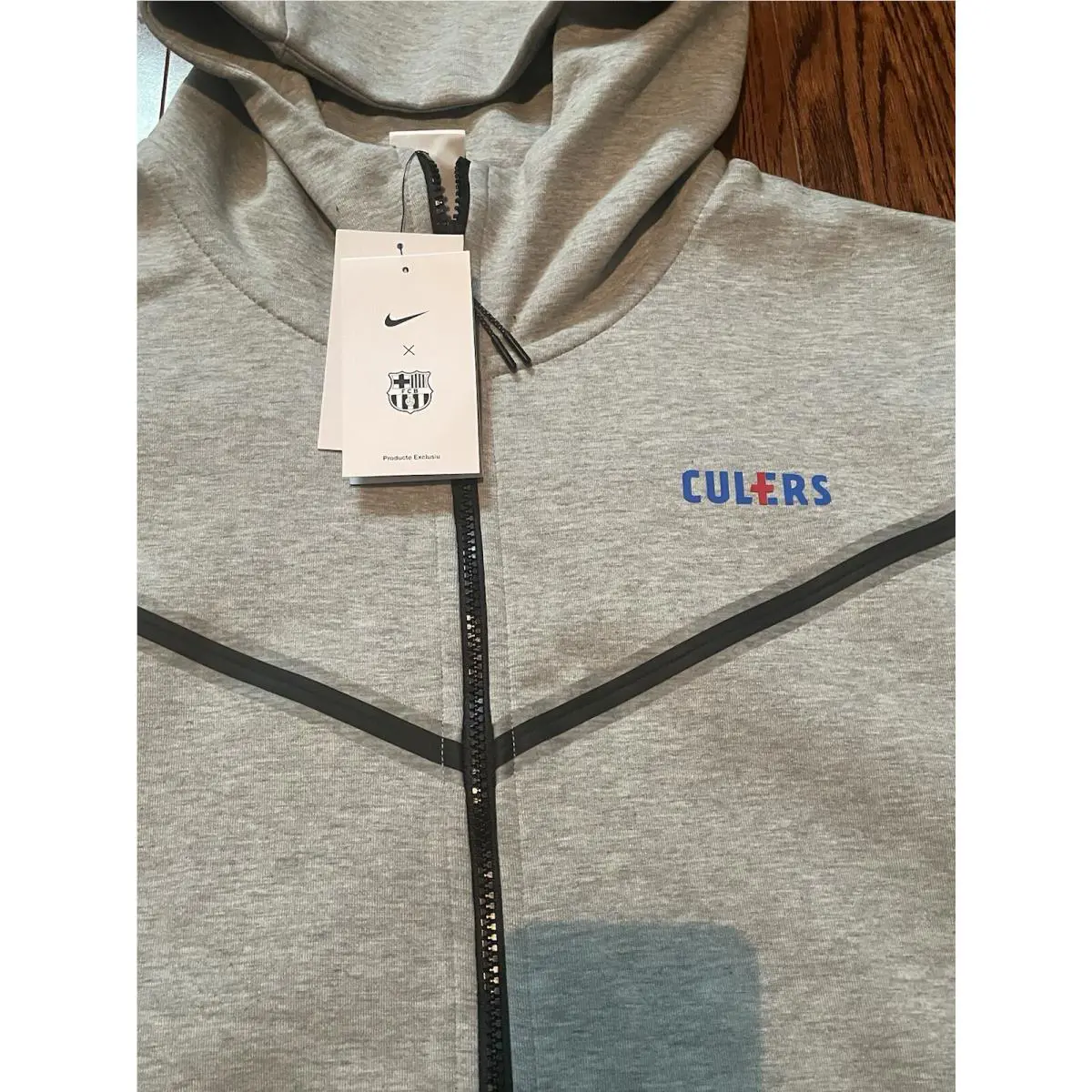 Nike clothing - Gray (UPC: 0196148417722) 4