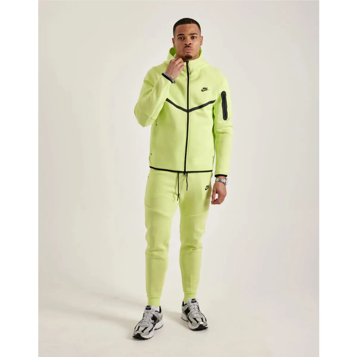 Nike clothing - Green (UPC: 197859972302) 1