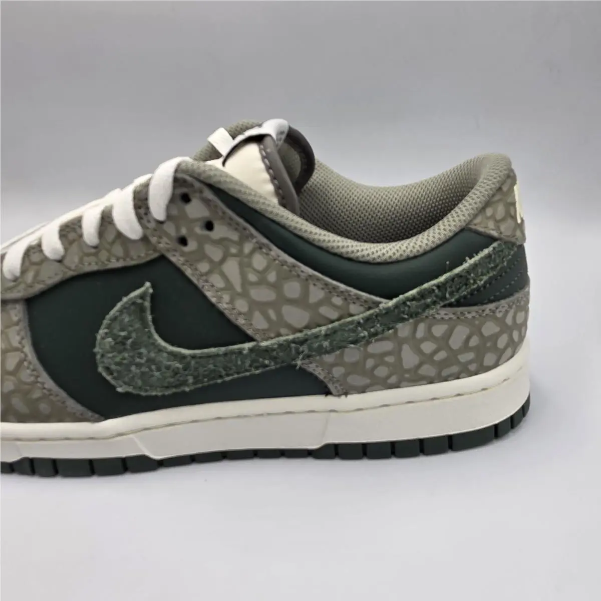 Nike shoes - Nike Dunks - Dunks - HF4878-053 - Green 1
