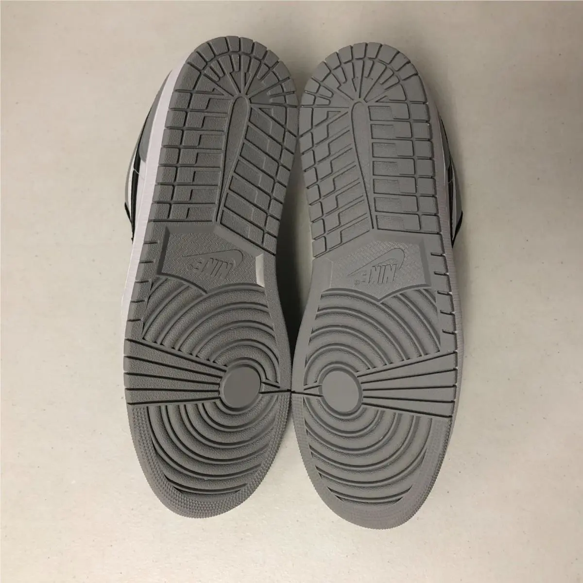 Nike shoes - Air Jordan 1 Low - Air Low - 553558-052 - Lt Smoke Grey/Black-White (UPC: 195866401334) 4