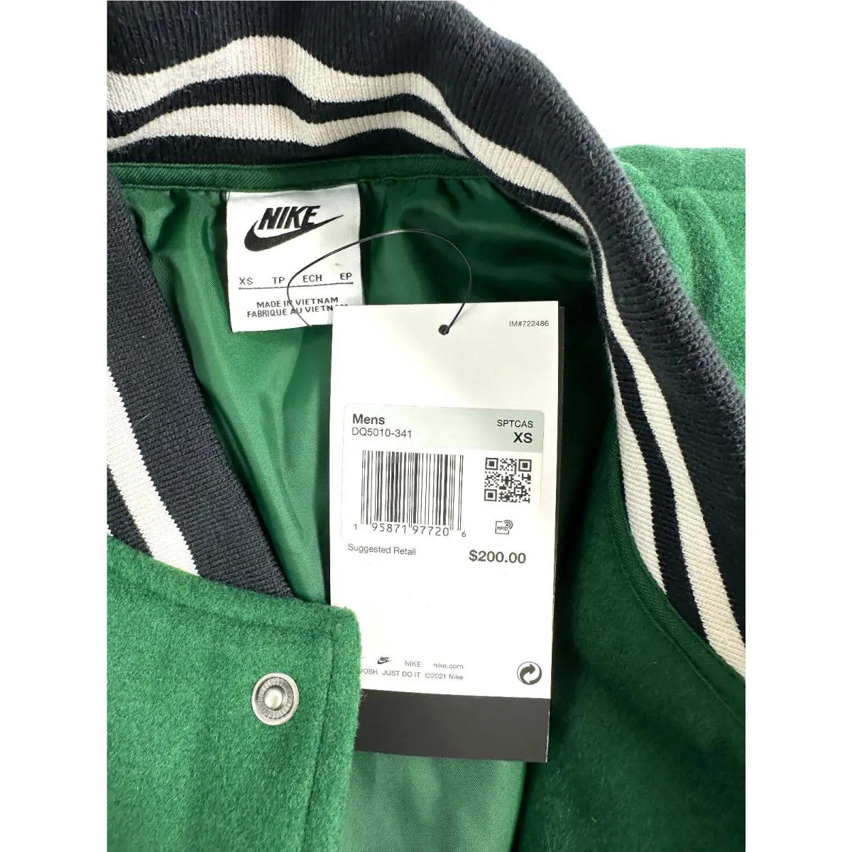 Nike clothing - Sportwear Authentics Varsity Jacket - Sportwear Authentics Varsity Jacket - DQ5010341 - Green (UPC: 195871977374) 12