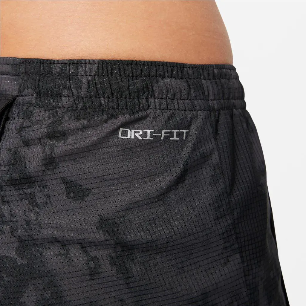 Nike clothing - Black (UPC: 196604280402) 2
