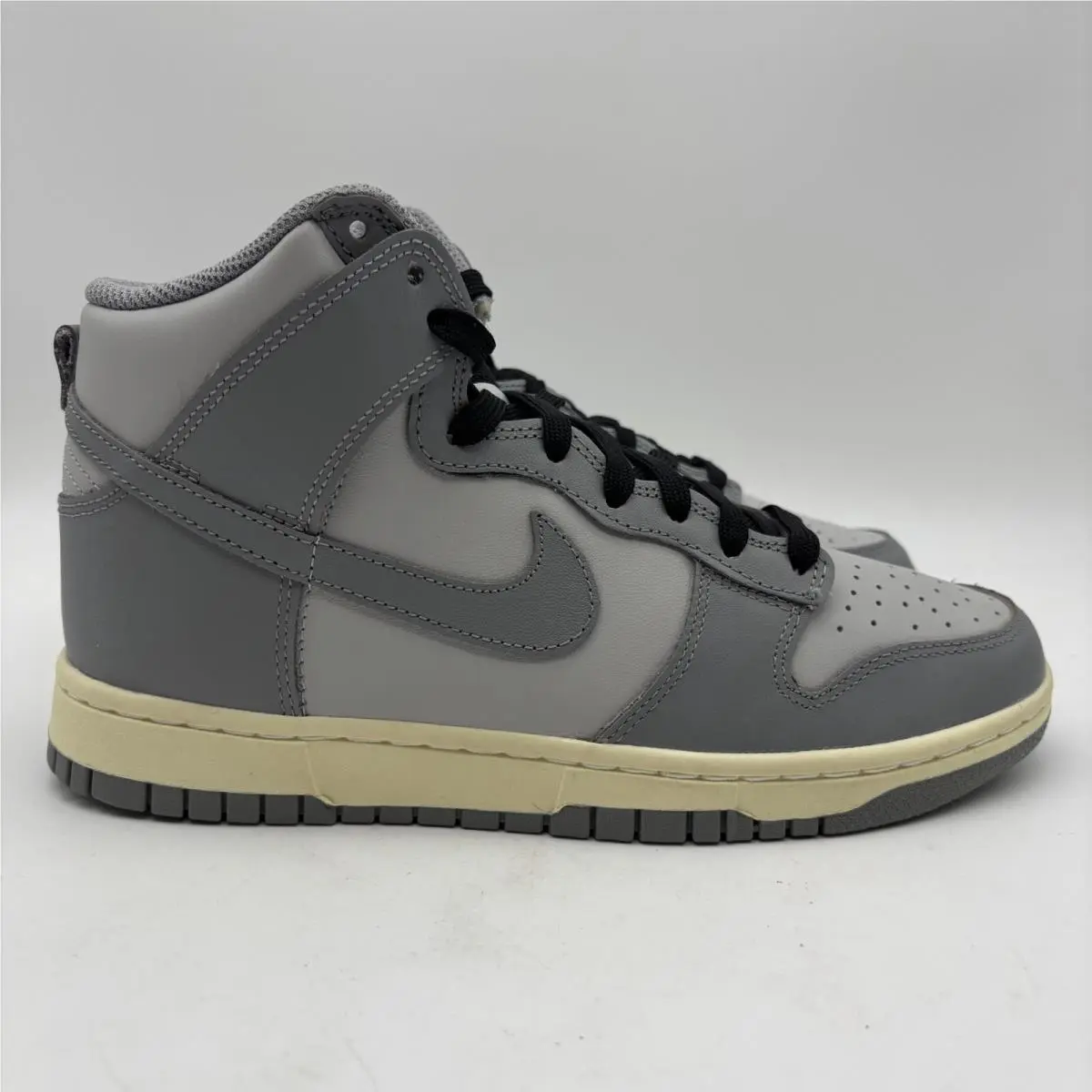 Nike Dunk High Aged Grey Sail Athletic Lace-up Shoes Size 7.5 Women`s DD1869-001